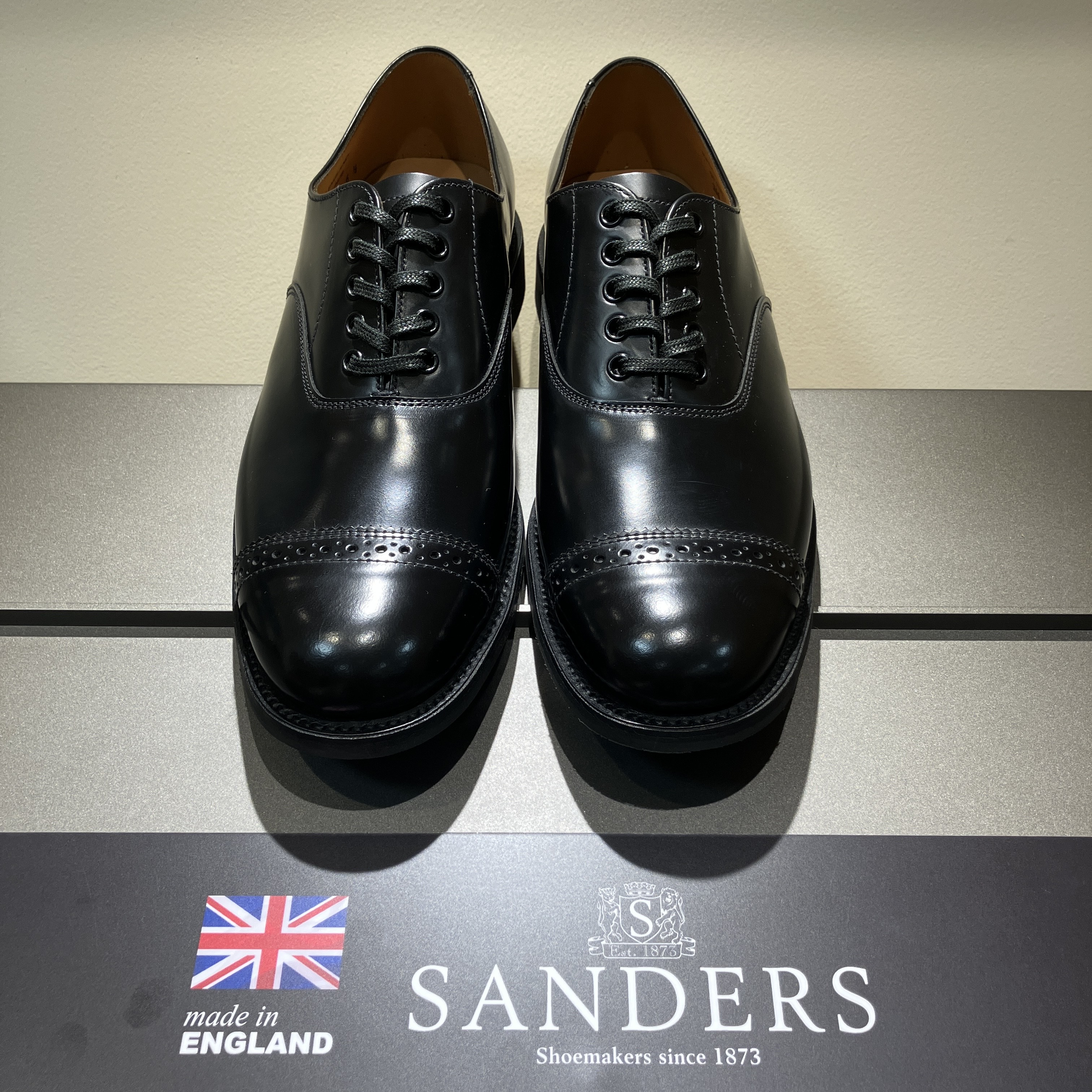 MILITARY COLLECTIONでは珍しい内羽根仕様 《SANDERS MILITARY COLLECTIONでは珍しい内羽根仕様 《SANDERS