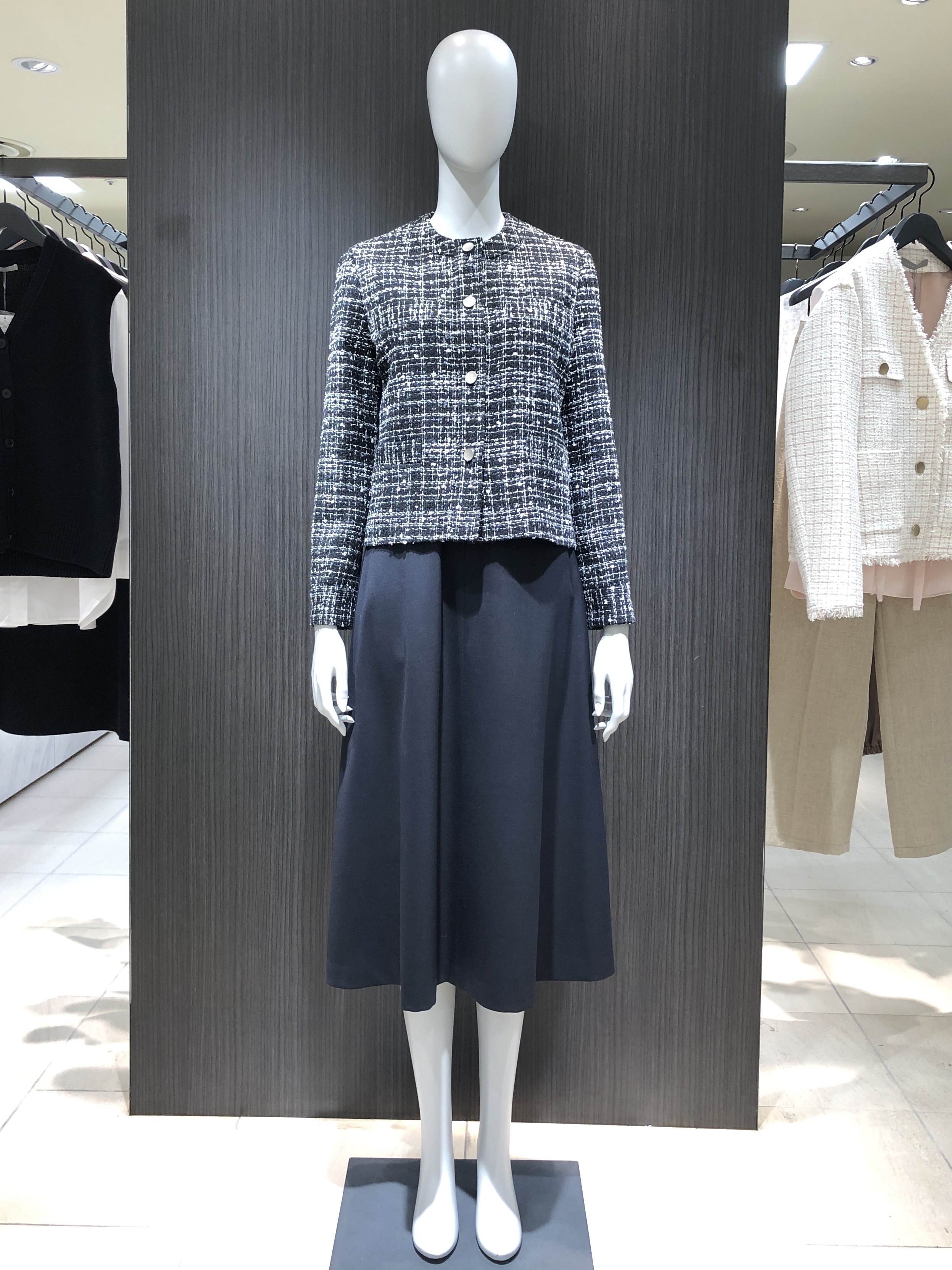 おすすめ！スーツスタイル④】色で印象が変わるツイードジャケット