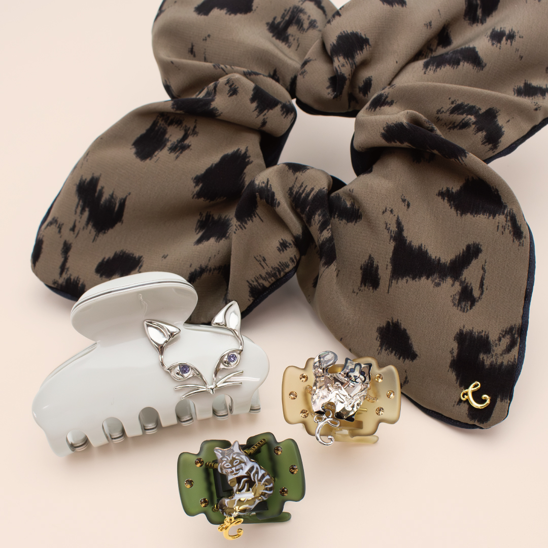 猫たちが導く特別なヘアアクセサリーコレクション