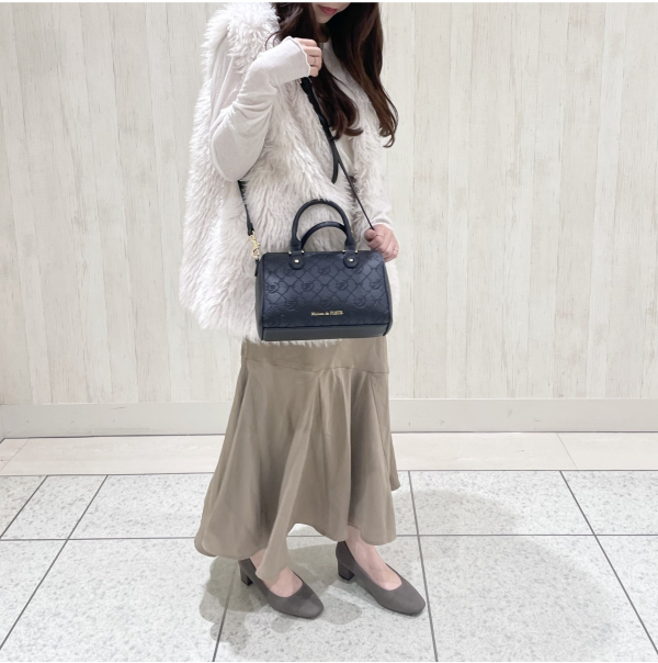 シックなブラックを使用したモノグラムシリーズが入荷
