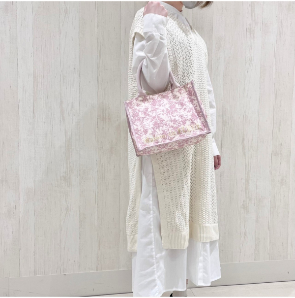サブバッグからお出かけ用にぴったりなフラワープリント