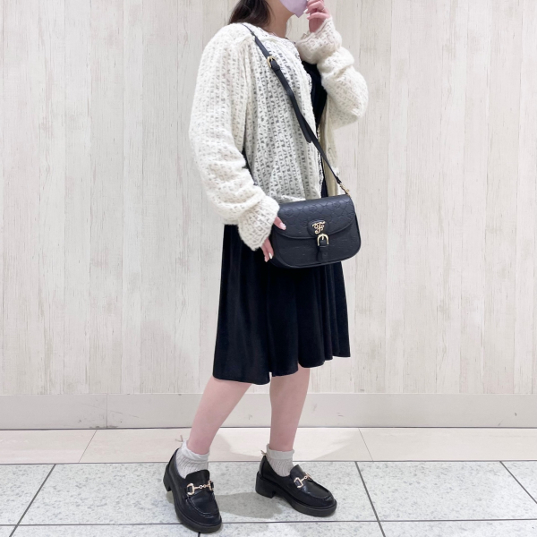 シックなブラックを使用したモノグラムシリーズが入荷
