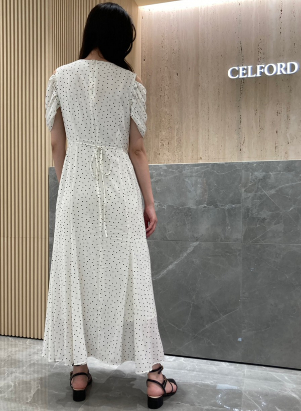 CELFORD（セルフォード）の「カットアウト割線ワンピース